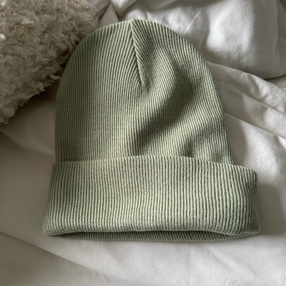 TNA Accessories - TNA Aritzia Winter Hat